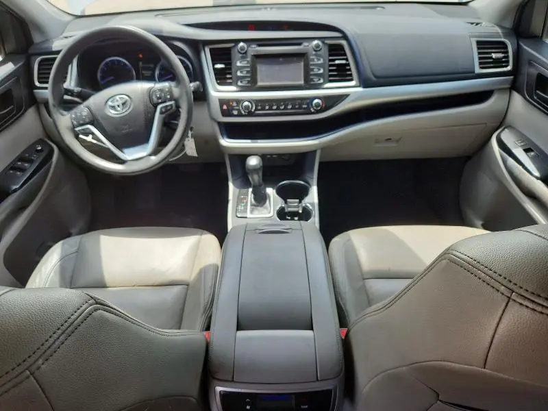 2019 TOYOTA HIGHLANDER LE  