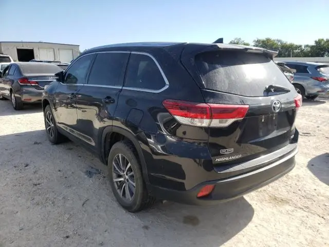 2017 TOYOTA HIGHLANDER SE