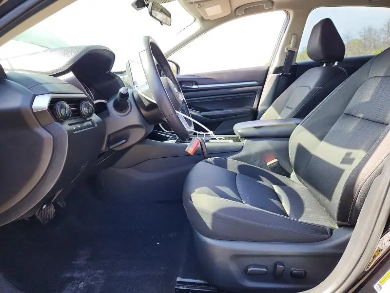 2021 NISSAN ALTIMA SV  