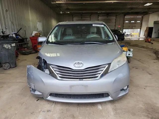 2013 TOYOTA SIENNA XLE  