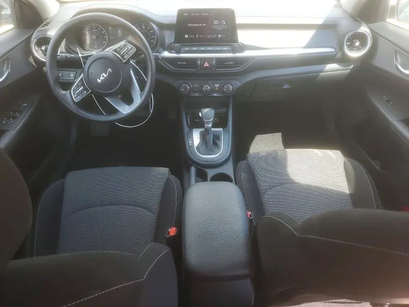 2023 KIA FORTE LX  