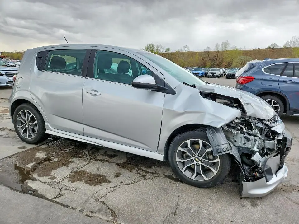 2017 CHEVROLET SONIC LT  