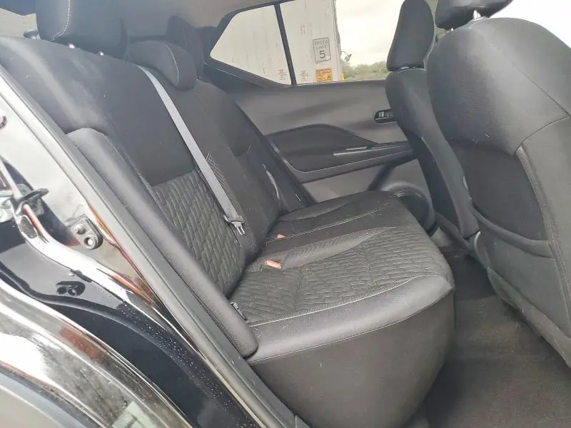 2022 NISSAN KICKS S  