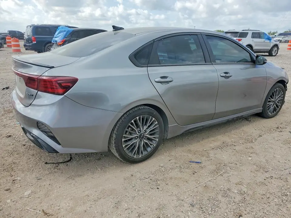 2022 KIA FORTE GT-LINE  
