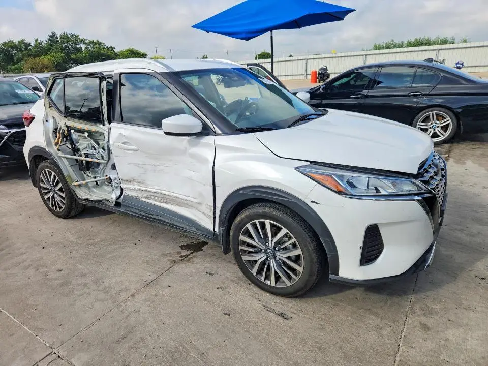 2023 NISSAN KICKS SV  