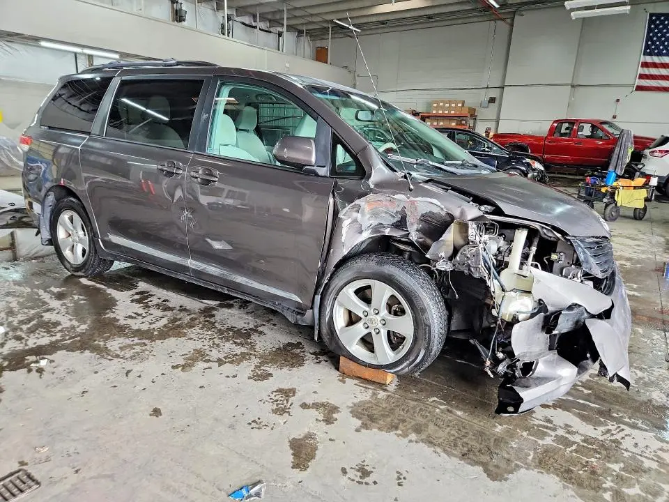 2012 TOYOTA SIENNA LE  