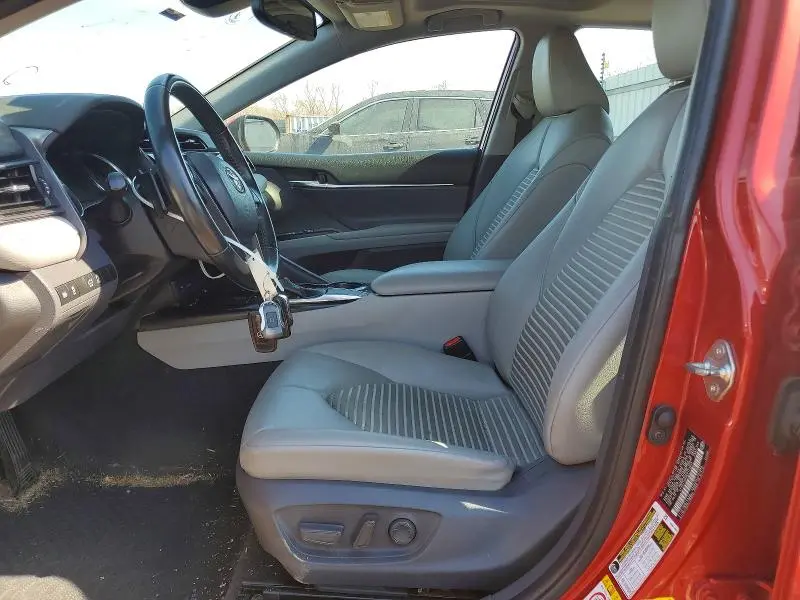 2019 TOYOTA CAMRY SE  