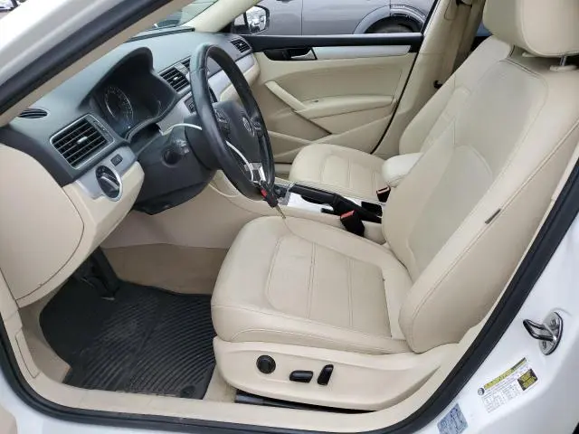 2013 VOLKSWAGEN PASSAT SE  