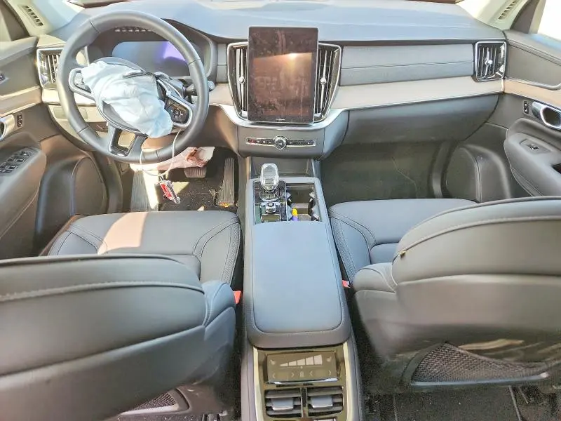2025 VOLVO XC90 CORE  