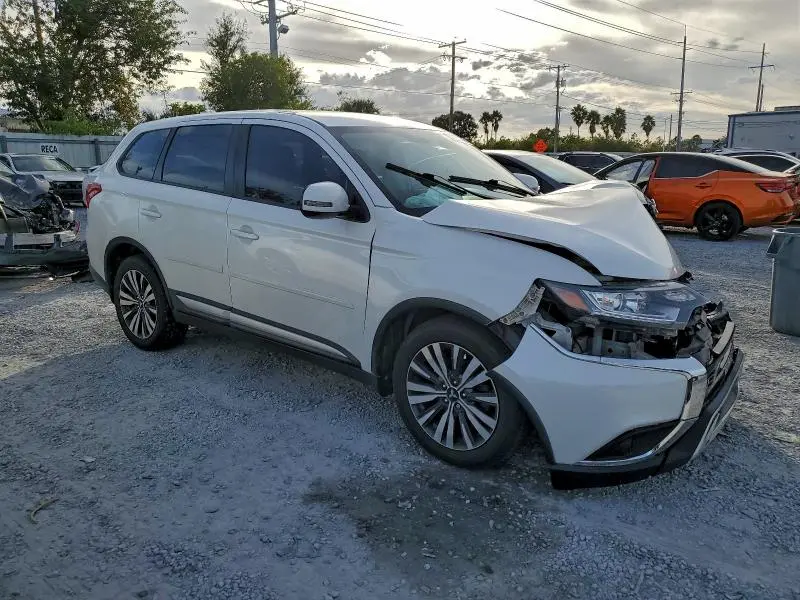 2019 MITSUBISHI OUTLANDER SE  