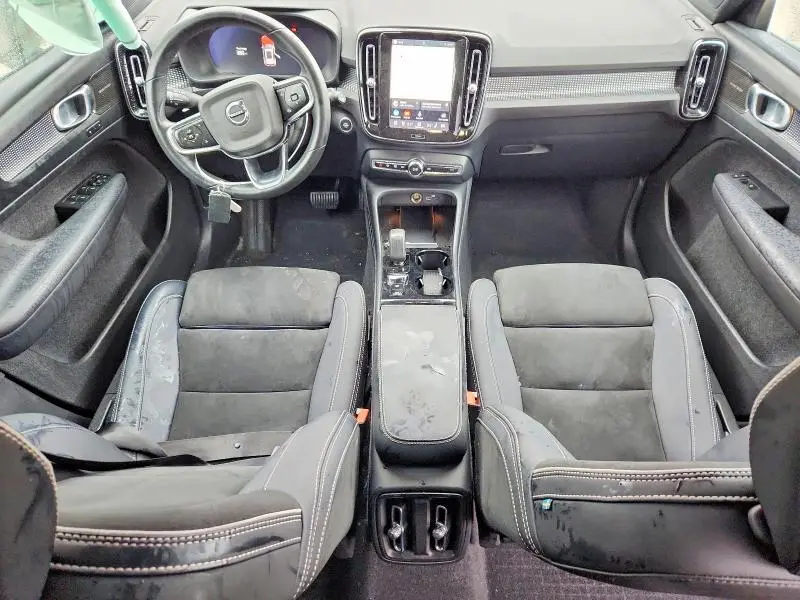 2023 VOLVO XC40 ULTIMATE  