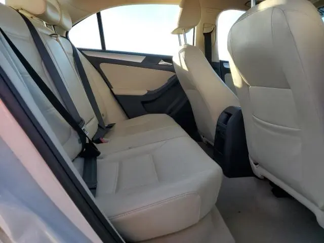 2013 VOLKSWAGEN JETTA SE  