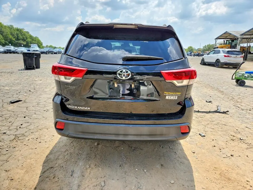 2018 TOYOTA HIGHLANDER LE  