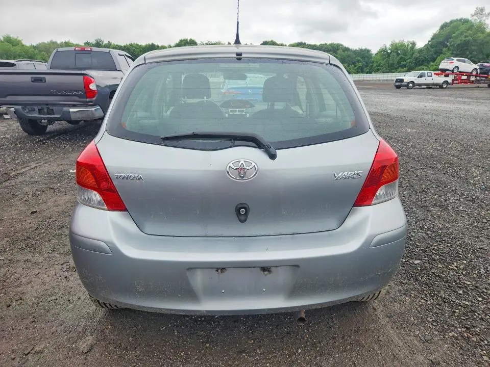 2010 TOYOTA YARIS BASE  