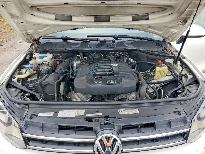 2012 VOLKSWAGEN TOUAREG V6  