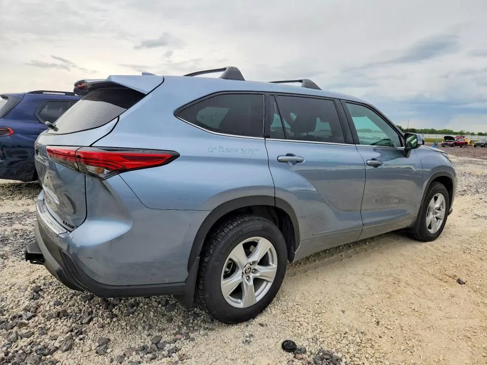 2021 TOYOTA HIGHLANDER LE  
