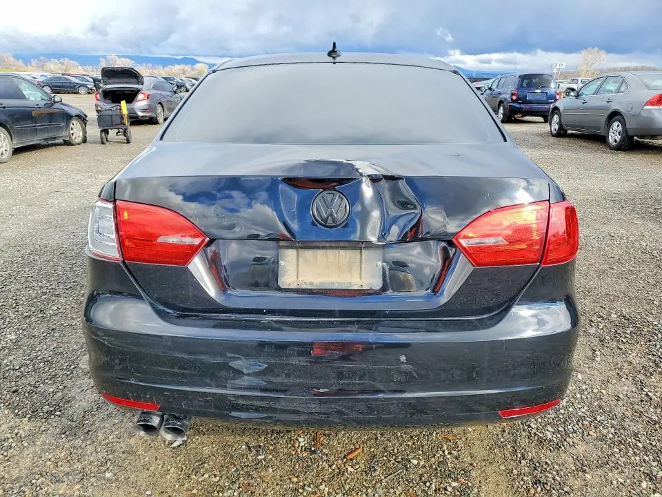 2011 VOLKSWAGEN JETTA SE  