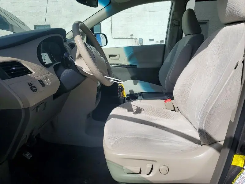 2012 TOYOTA SIENNA LE  