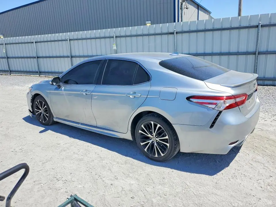 2020 TOYOTA CAMRY SE  