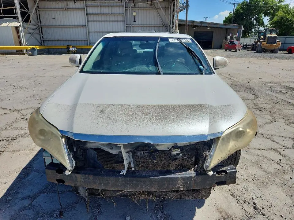 2011 TOYOTA AVALON   