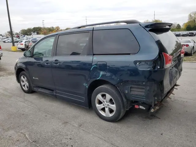 2012 TOYOTA SIENNA LE