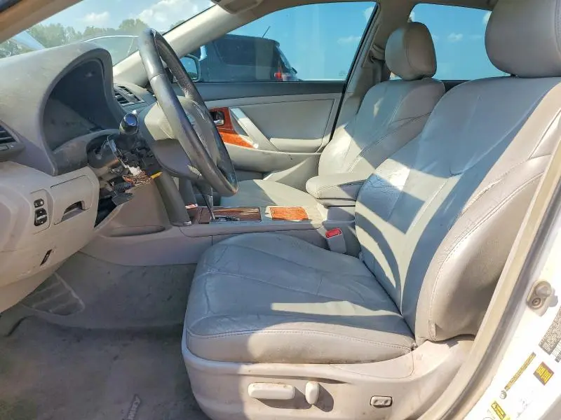 2011 TOYOTA CAMRY XLE V6  