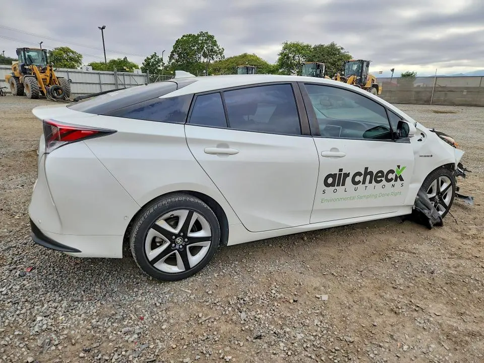 2017 TOYOTA PRIUS THREE TOURING  
