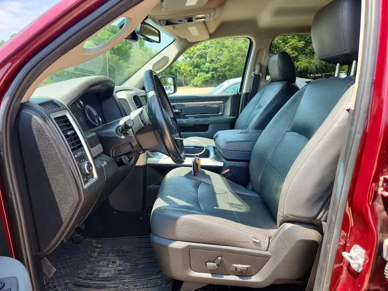 2016 RAM 1500 SLT  
