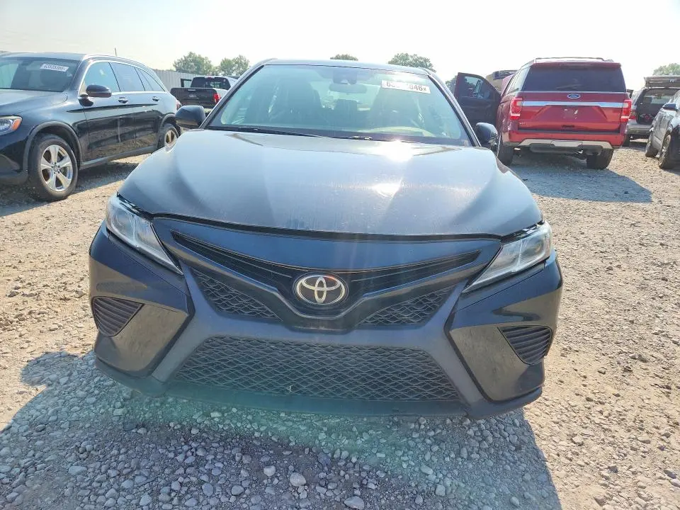 2019 TOYOTA CAMRY SE  