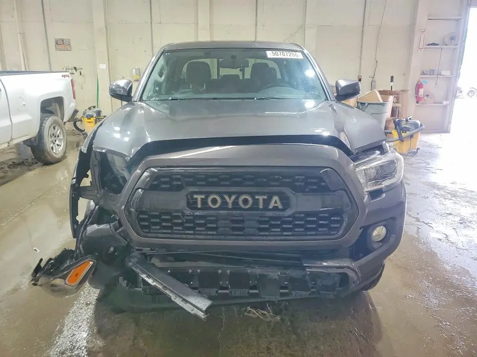 2017 TOYOTA TACOMA SR5 V6  