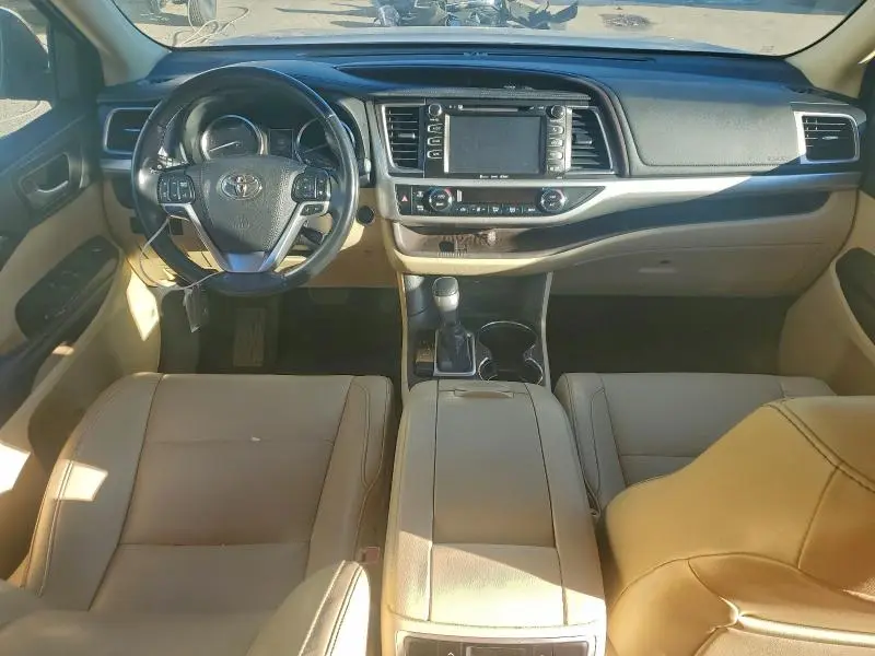 2019 TOYOTA HIGHLANDER SE  