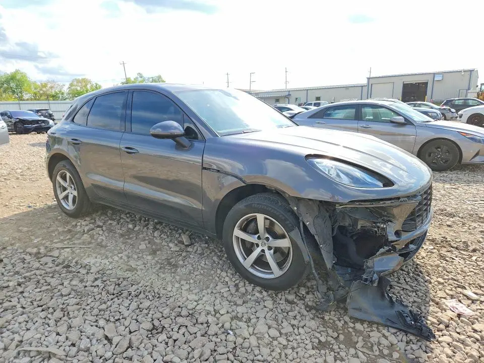 2017 PORSCHE MACAN   