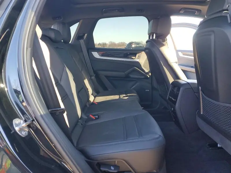 2024 PORSCHE CAYENNE S  