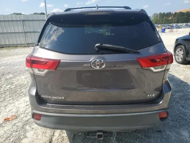 2018 TOYOTA HIGHLANDER SE  