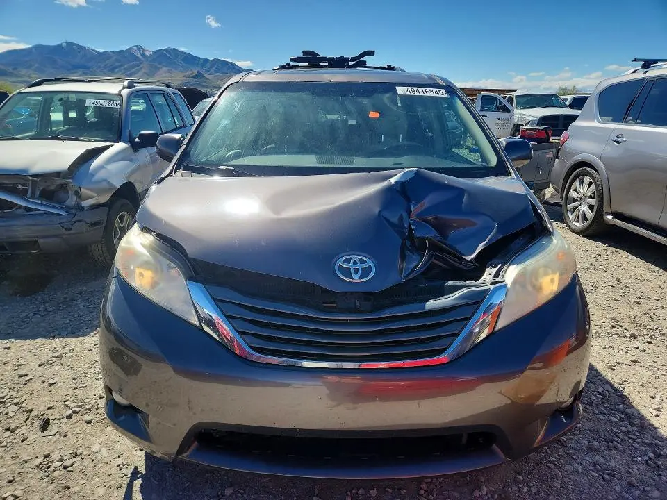 2013 TOYOTA SIENNA XLE 8-PASSENGER  