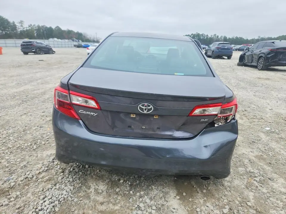 2014 TOYOTA CAMRY SE  
