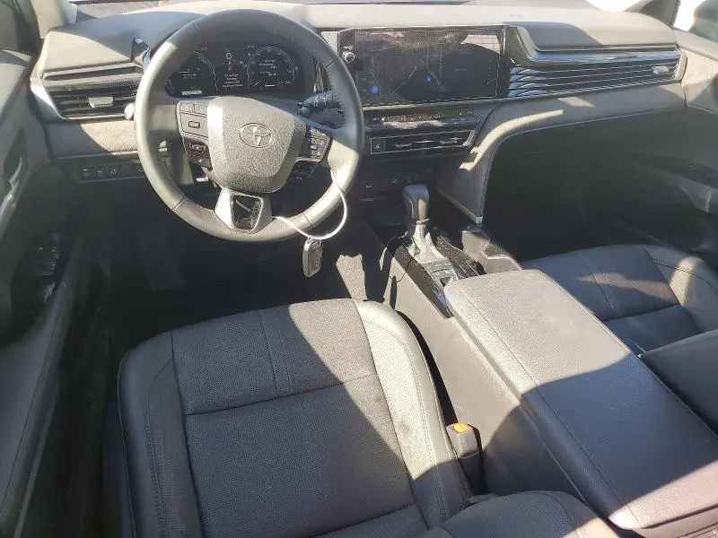 2025 TOYOTA CAMRY XLE  