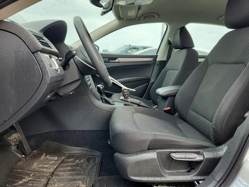 2013 VOLKSWAGEN PASSAT S  