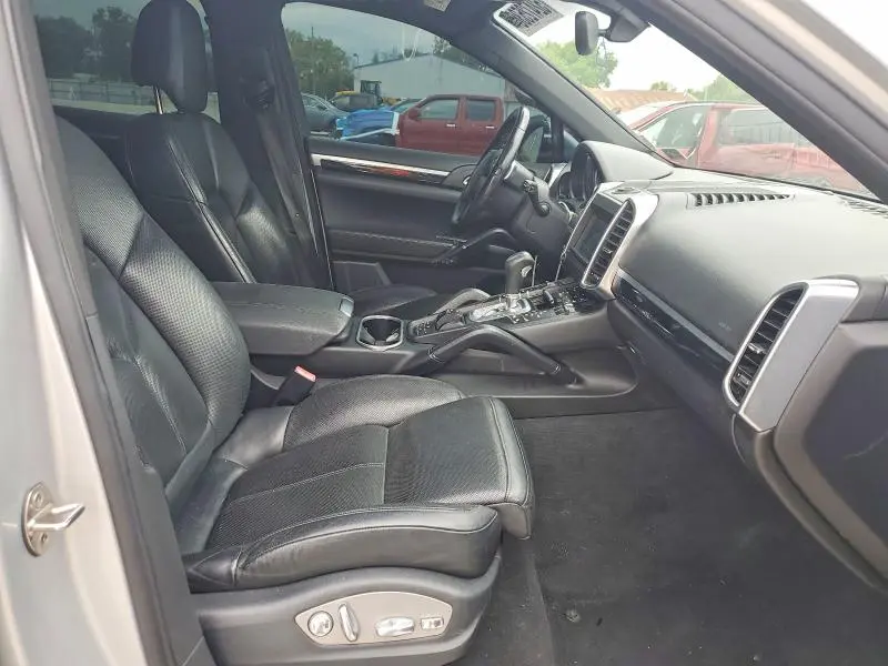 2011 PORSCHE CAYENNE   