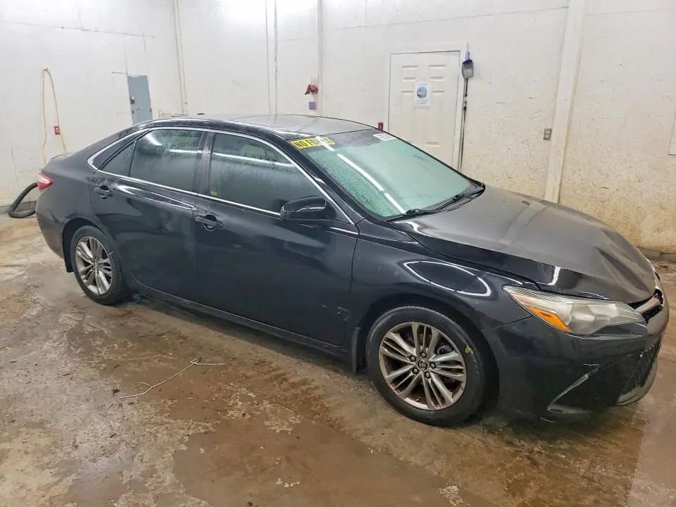 2016 TOYOTA CAMRY SE  