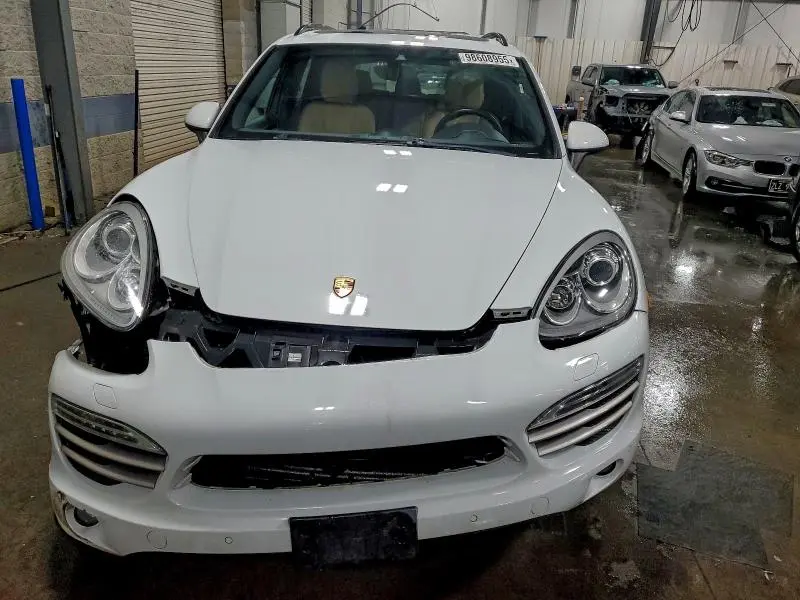 2014 PORSCHE CAYENNE   