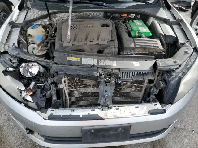 2013 VOLKSWAGEN PASSAT SE  