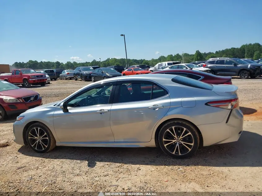2018 TOYOTA CAMRY SE