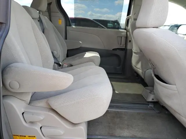 2014 TOYOTA SIENNA LE  