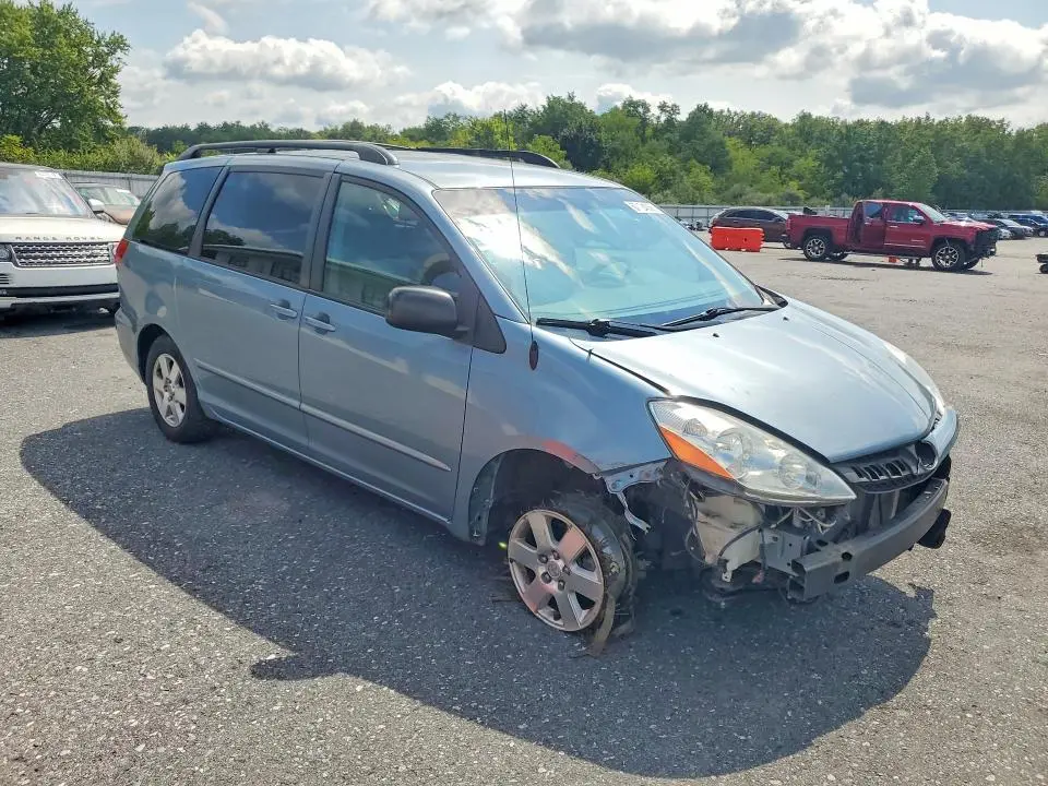 2010 TOYOTA SIENNA LE 8-PASSENGER  