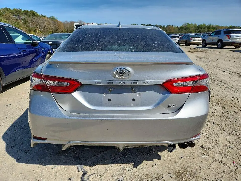2019 TOYOTA CAMRY SE  