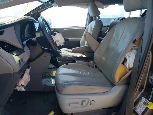 2016 TOYOTA SIENNA XLE  