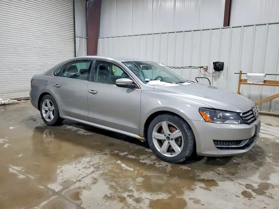 2013 VOLKSWAGEN PASSAT SE  
