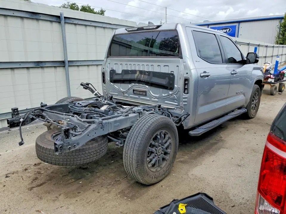 2024 TOYOTA TUNDRA SR5  