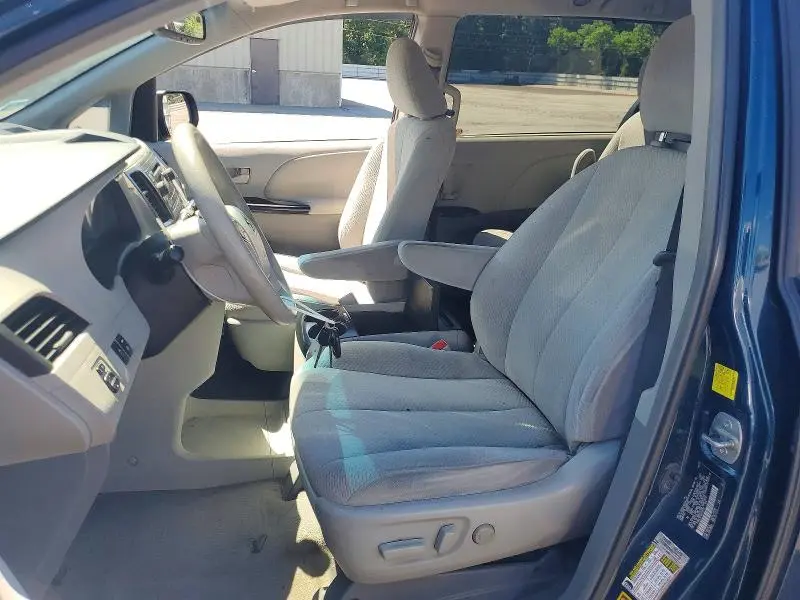 2011 TOYOTA SIENNA LE  